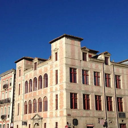 Apartment De Caractere Avec Balcon Et Parking A 2 Pas De La Plage, Centre Historique De - Fr-1-4-577 *